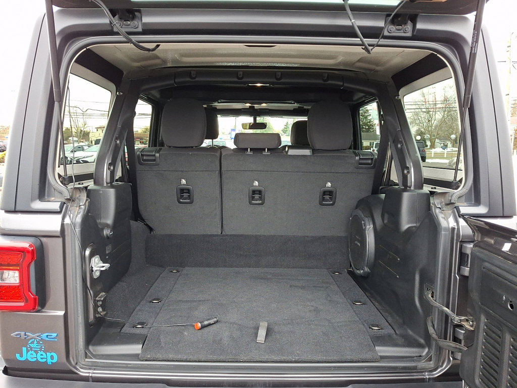 Used 2022 Jeep Wrangler Unlimited Rubicon 4xe w/ Cold Weather Group image 18