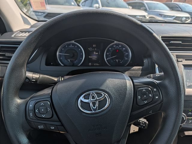 Used 2017 Toyota Camry LE FWD image 17