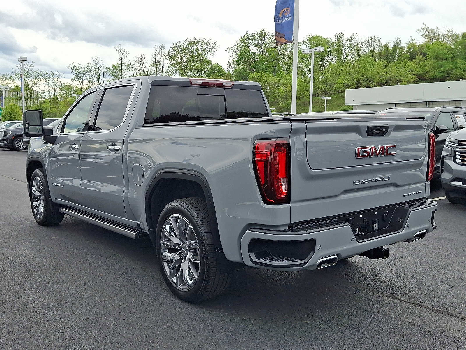 Used 2025 GMC Sierra 1500 Denali w/ Denali Reserve Package AWD/4WD image 4
