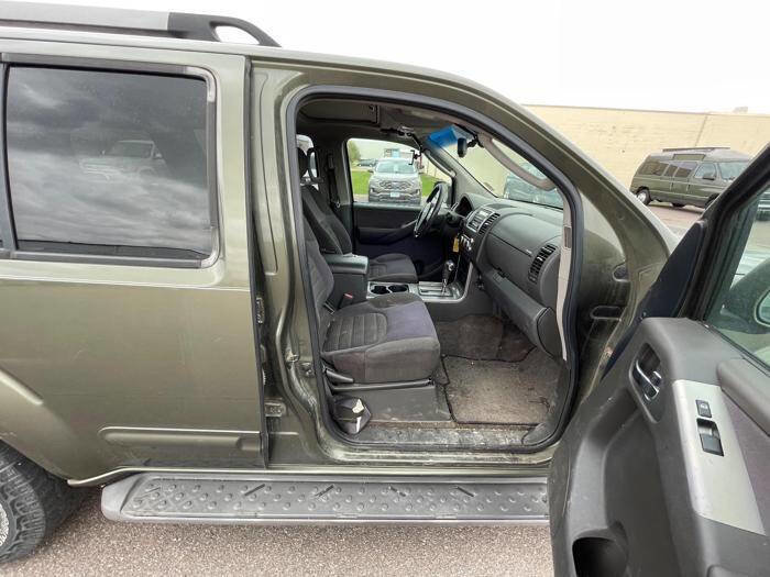 Used 2005 Nissan Pathfinder SE w/ (P01) Se Premium Pkg RWD image 29