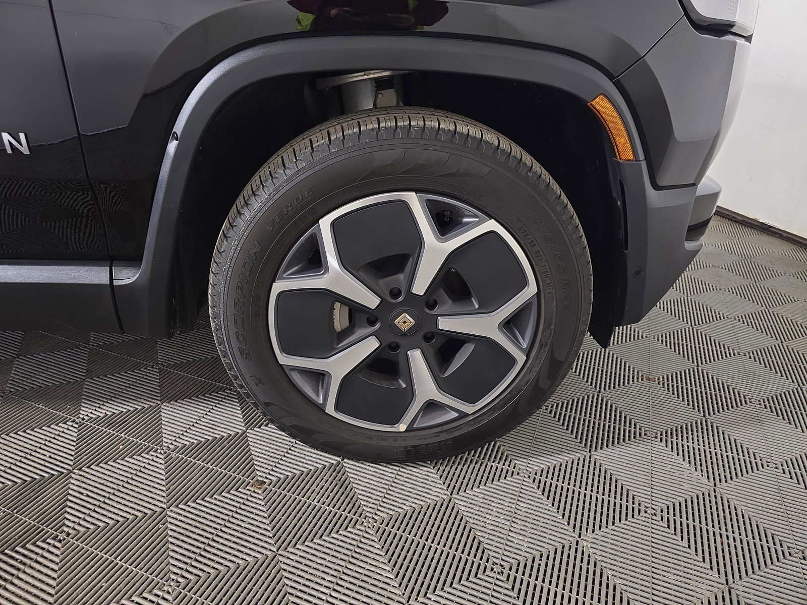 Used 2024 Rivian R1T Adventure AWD/4WD image 11