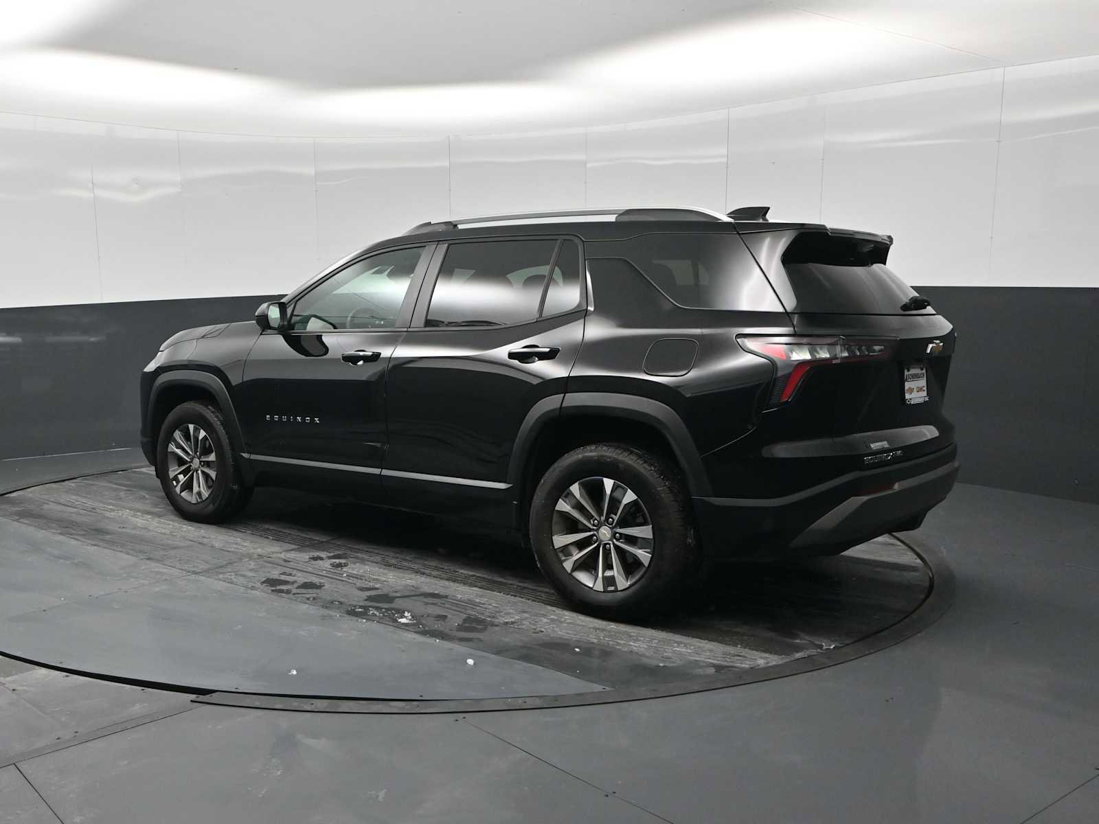 Used 2025 Chevrolet Equinox LT w/ Convenience Package II image 6