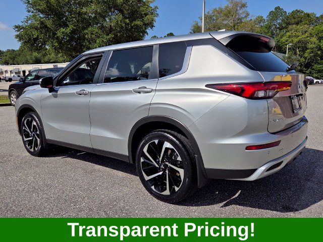 Used 2023 Mitsubishi Outlander SE FWD image 3