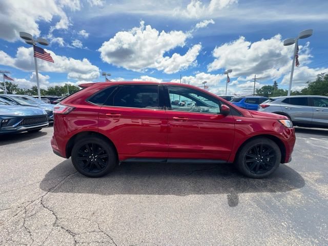Used 2024 Ford Edge ST-Line w/ Class II Trailer Tow Package AWD/4WD image 4