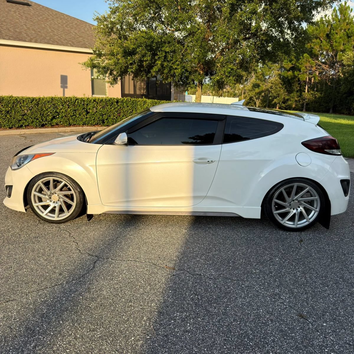 Used 2016 Hyundai Veloster Turbo FWD image 8