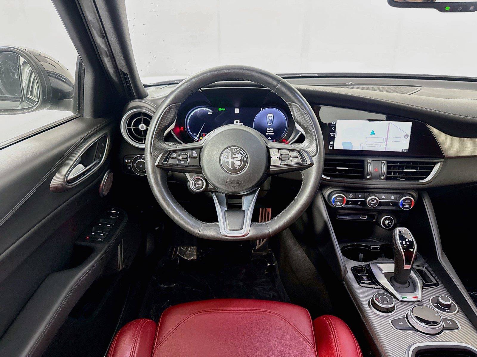 Used 2024 Alfa Romeo Giulia Veloce RWD image 11