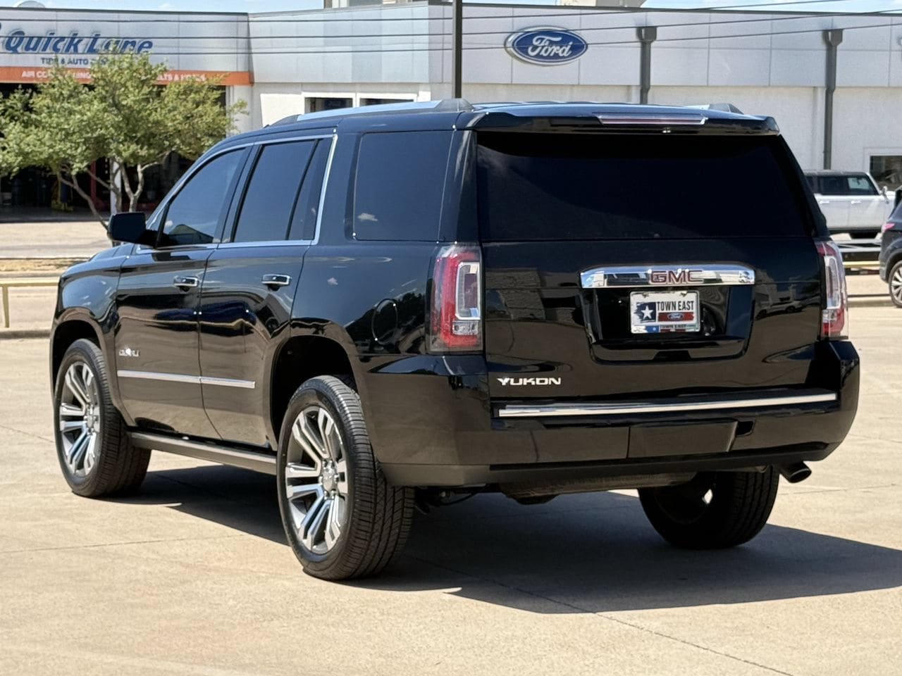 Used 2019 GMC Yukon Denali w/ Denali Ultimate Package RWD image 5