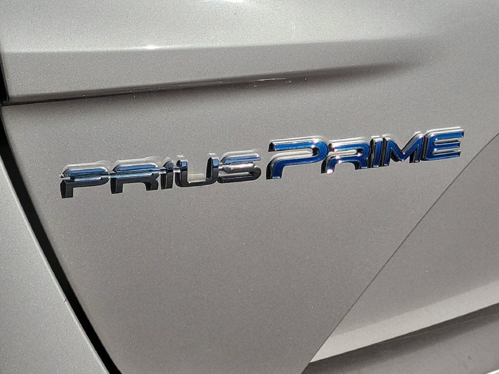 Used 2021 Toyota Prius Prime LE w/ Carpet Mat Package (TMS) FWD image 30