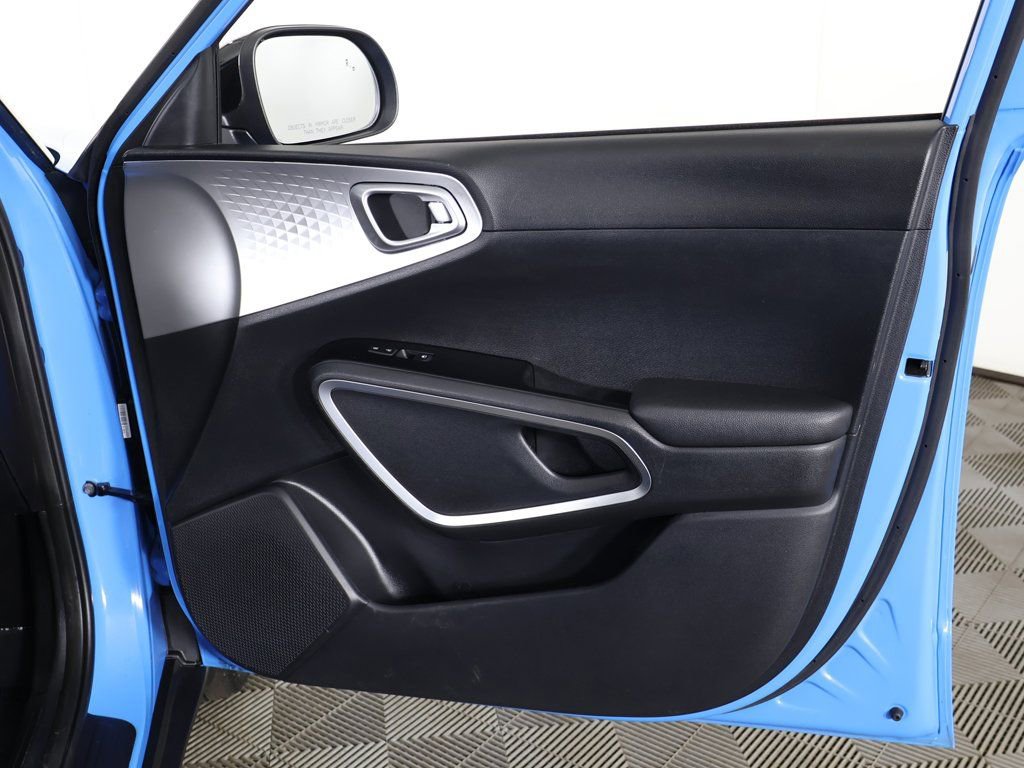 Used 2025 Kia Soul S image 22