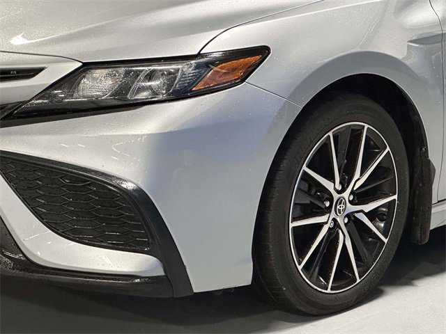 Used 2022 Toyota Camry SE image 11