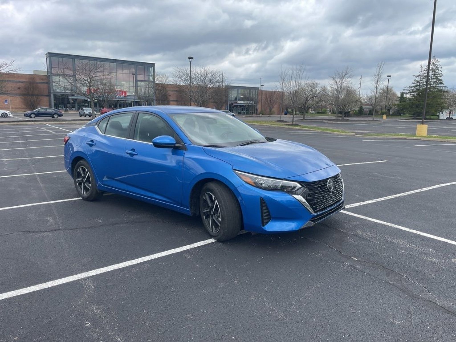 Used 2025 Nissan Sentra SV image 3