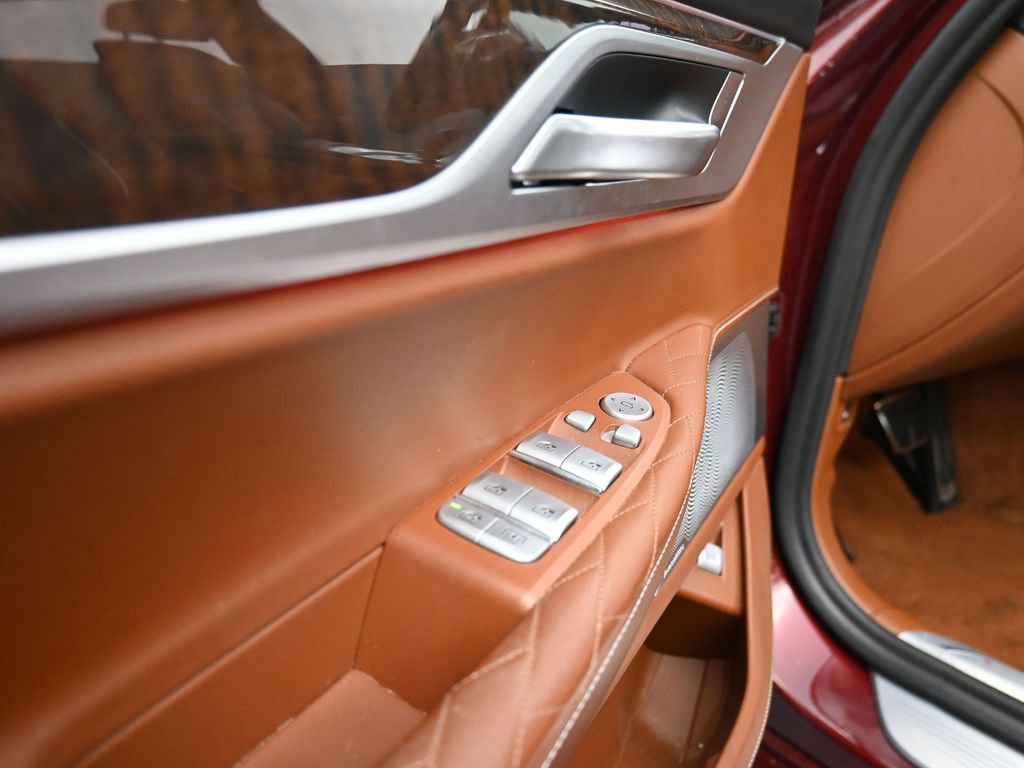 Used 2020 BMW 745e xDrive image 9