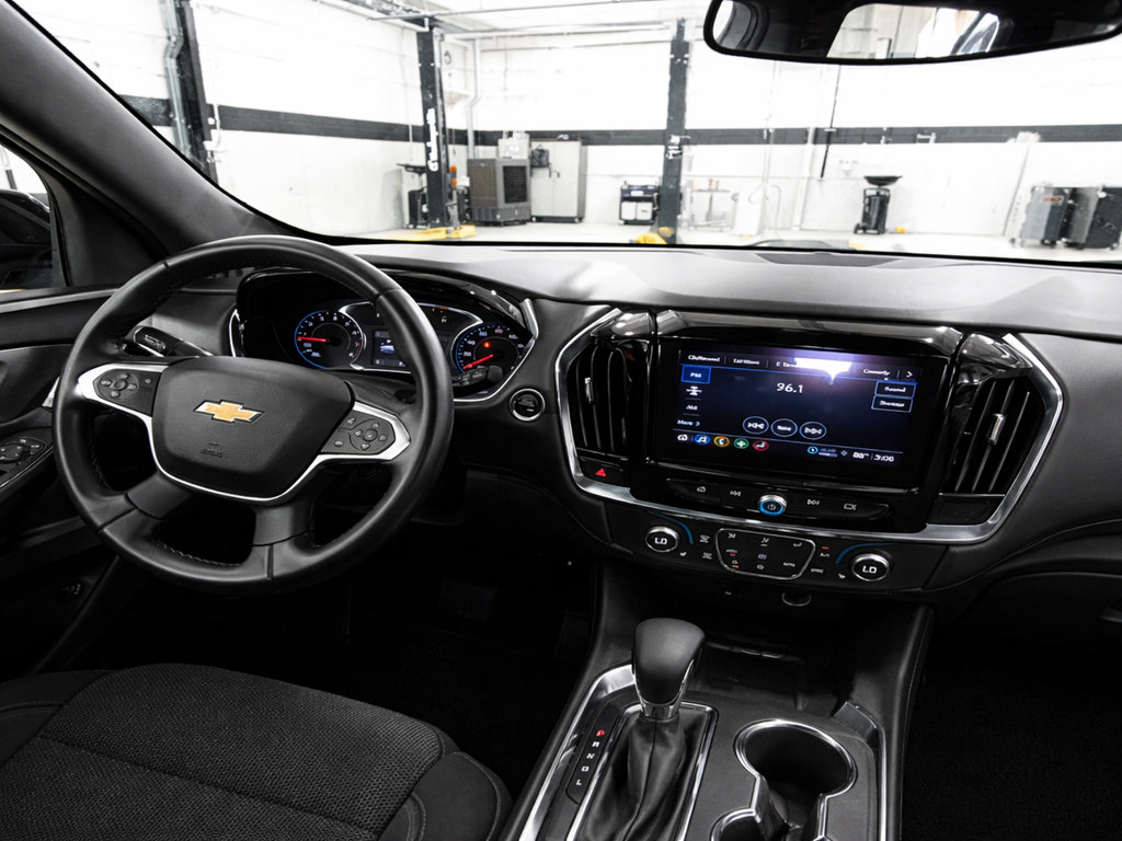 Used 2023 Chevrolet Traverse LT FWD image 11