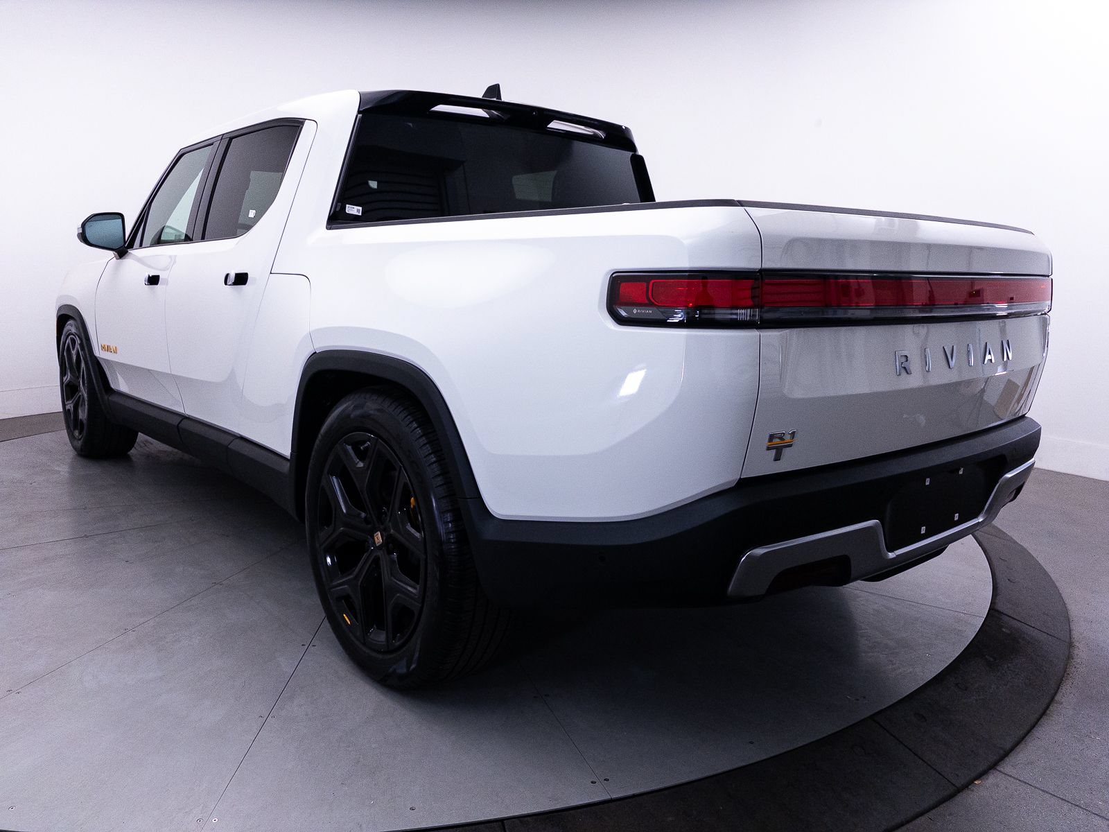 Used 2023 Rivian R1T Adventure AWD/4WD image 16