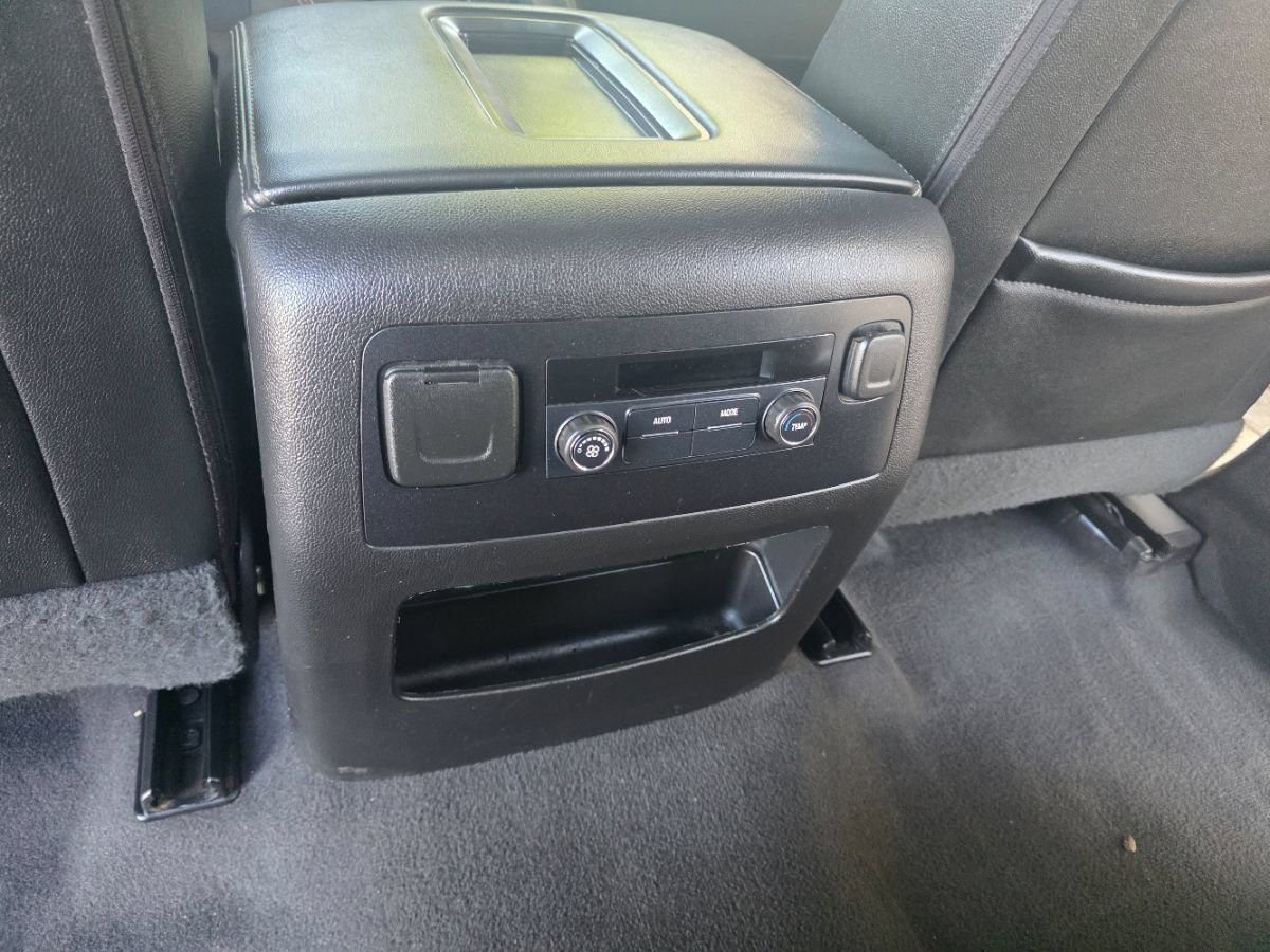 Used 2020 Chevrolet Suburban LT RWD image 23