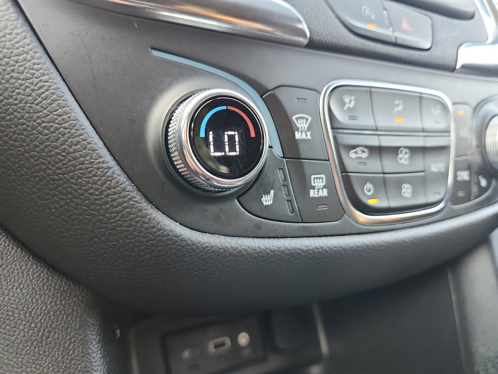 Used 2023 Chevrolet Equinox LT w/ Driver Convenience Package FWD image 18