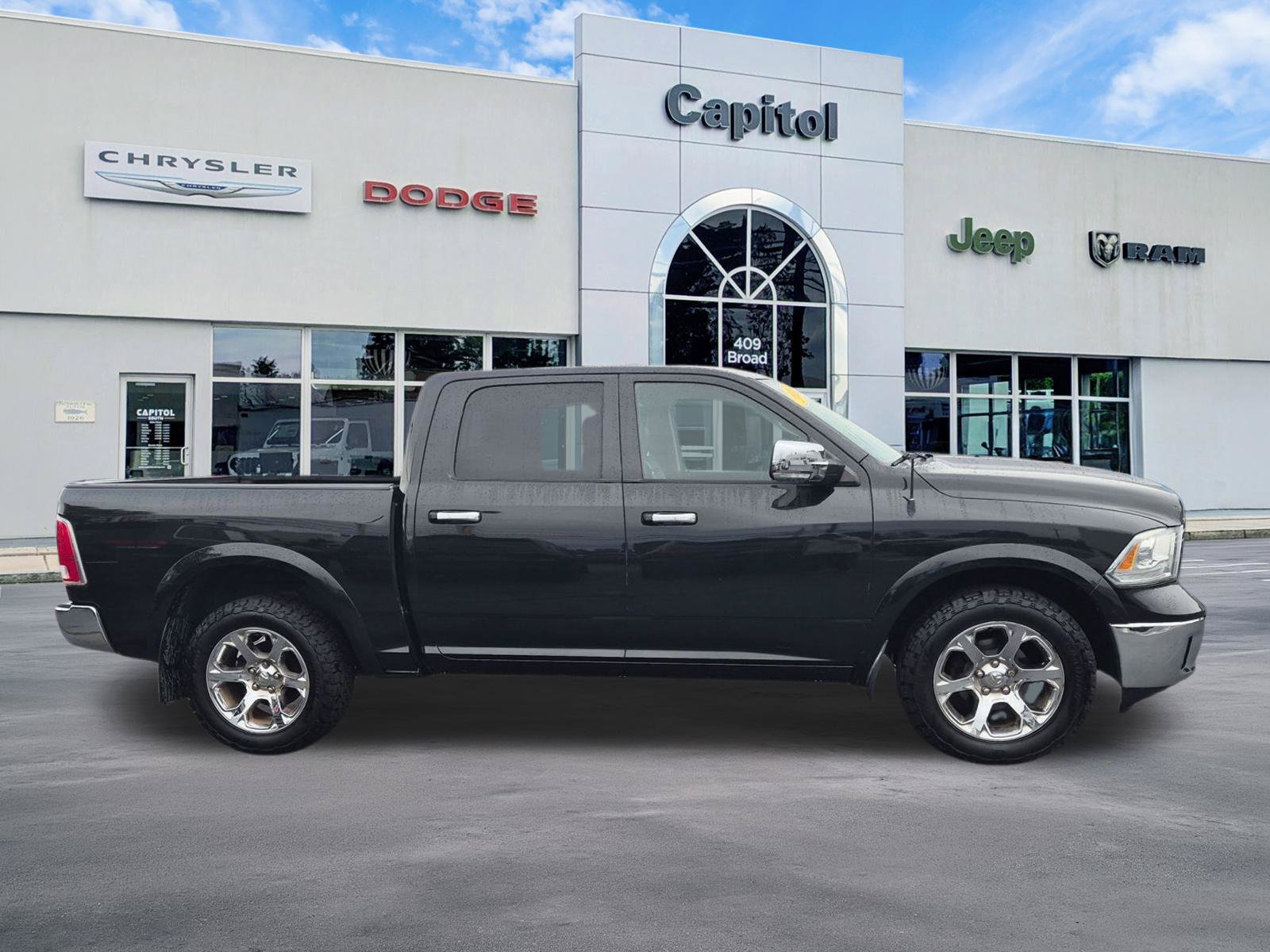 Used 2016 RAM 1500 Laramie AWD/4WD image 2
