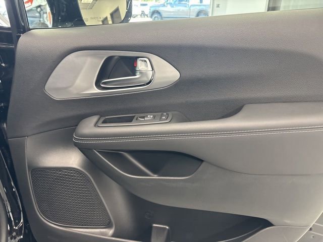 New 2026 Chrysler Pacifica Limited w/ S Appearance Package image 28