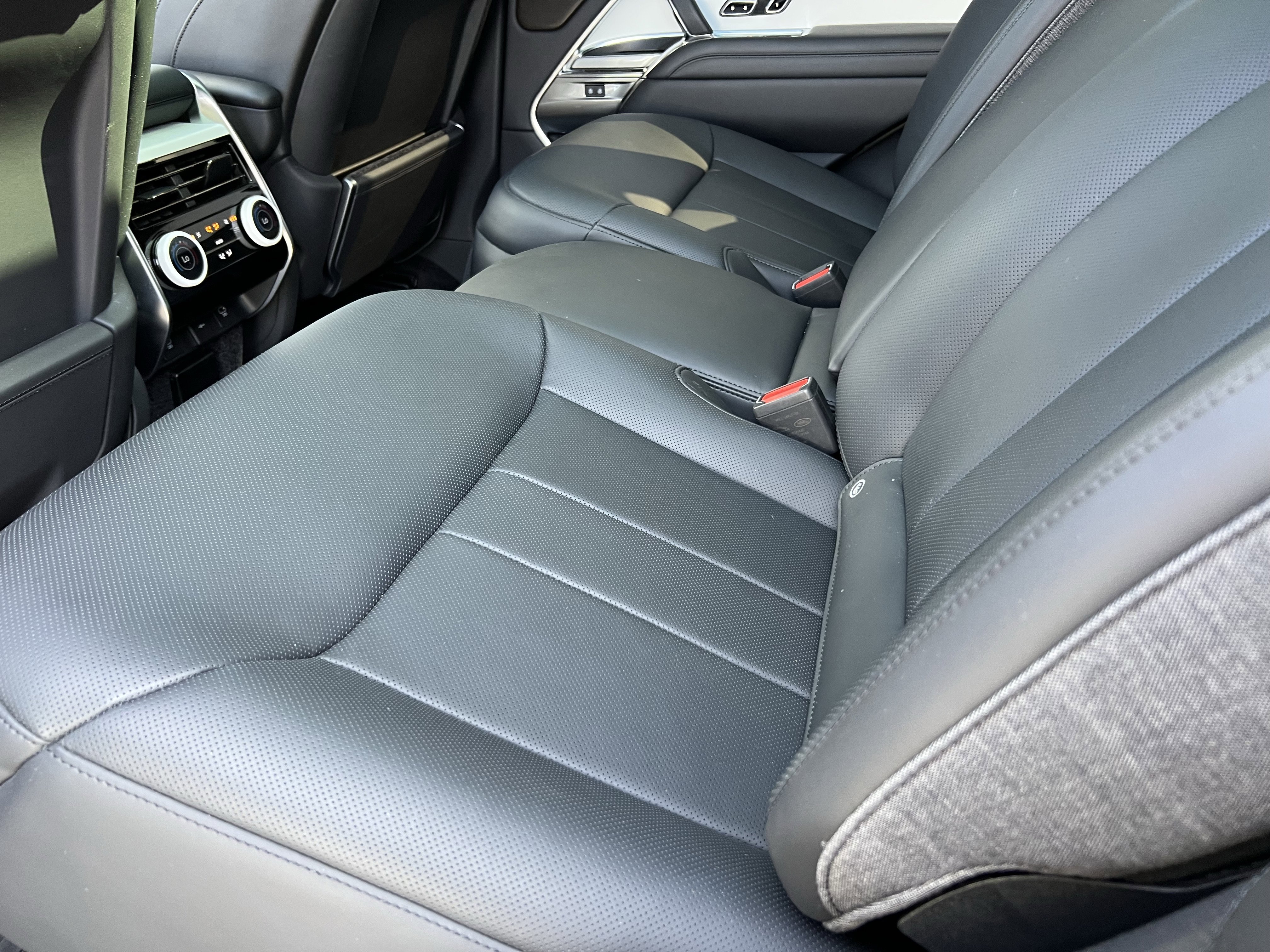 Certified 2023 Land Rover Range Rover SV image 30