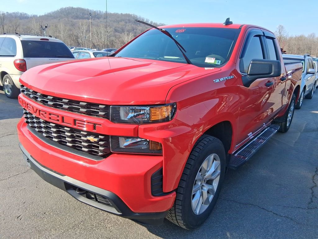 Used 2019 Chevrolet Silverado 1500 Custom w/ Custom Value Package AWD/4WD image 2