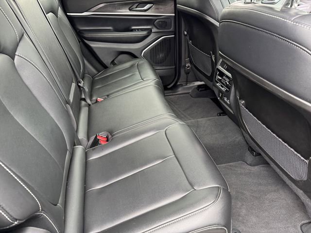 Certified 2024 Jeep Grand Cherokee Limited w/ Black Appearance Package image 18