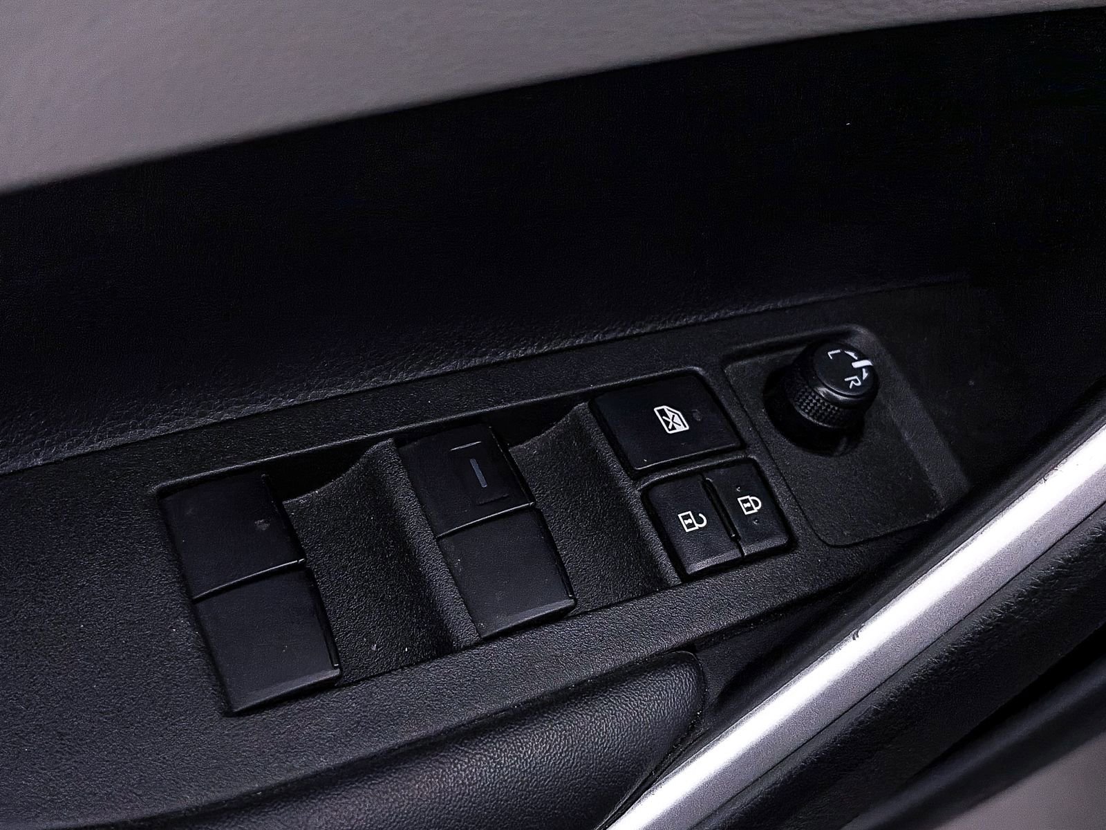 Used 2025 Toyota Corolla Cross L FWD image 16