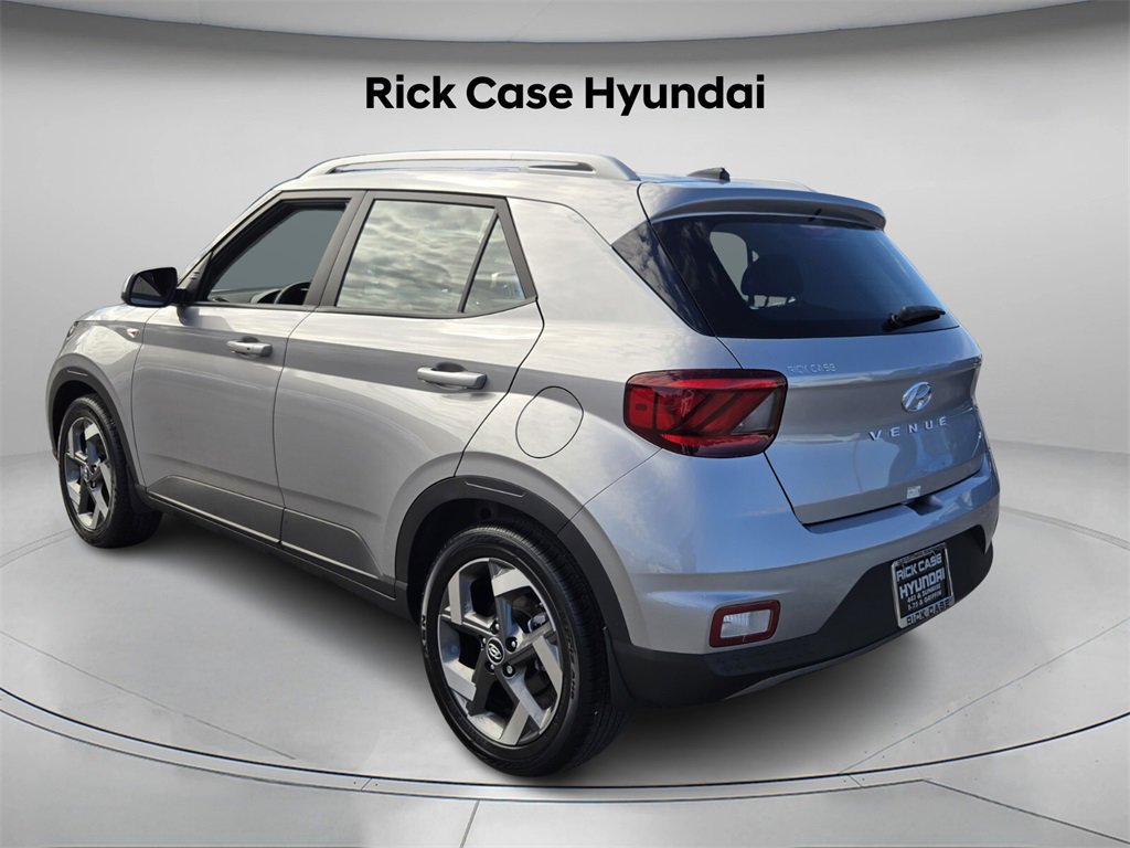 Certified 2025 Hyundai Venue SEL image 8