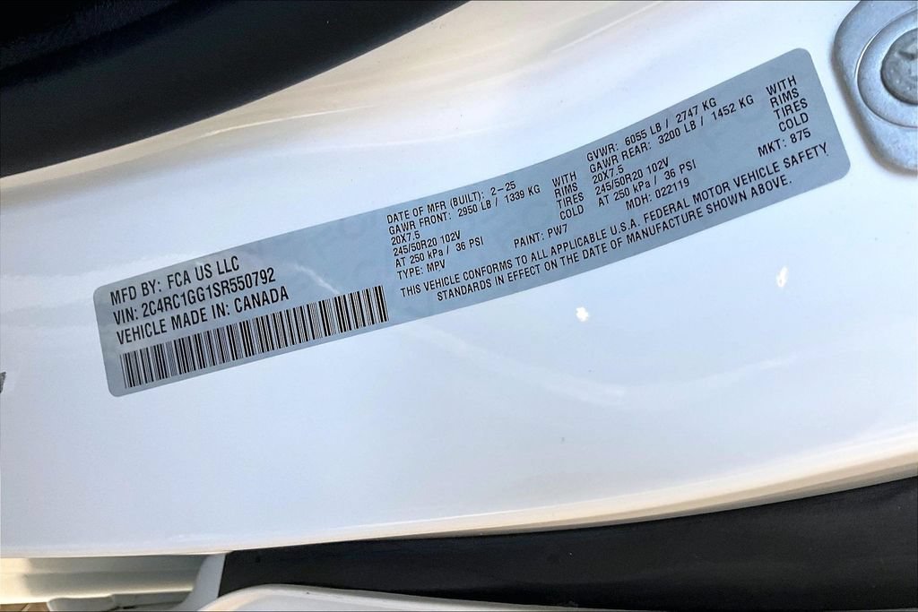 Used 2025 Chrysler Pacifica Limited FWD image 38