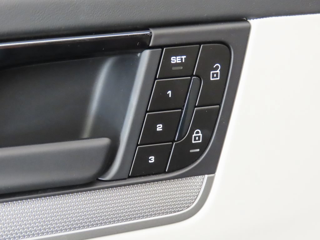 Certified 2026 Porsche Cayenne E-Hybrid AWD/4WD image 38