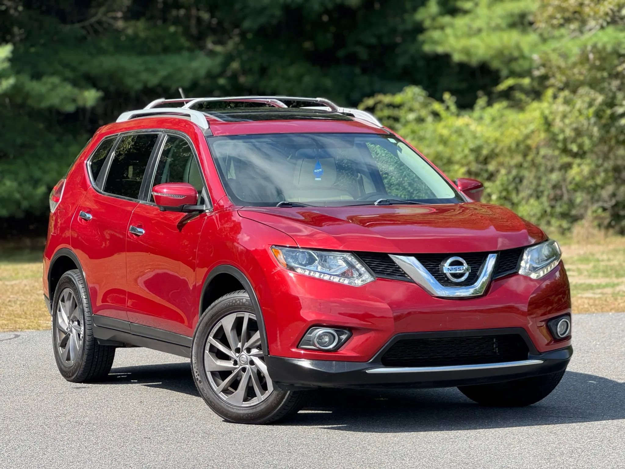 Used 2016 Nissan Rogue SL w/ SL Premium Package image 2