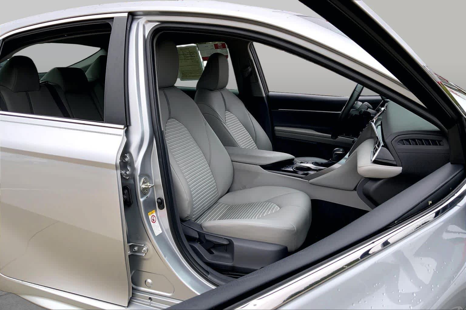 Used 2018 Toyota Camry SE FWD image 9