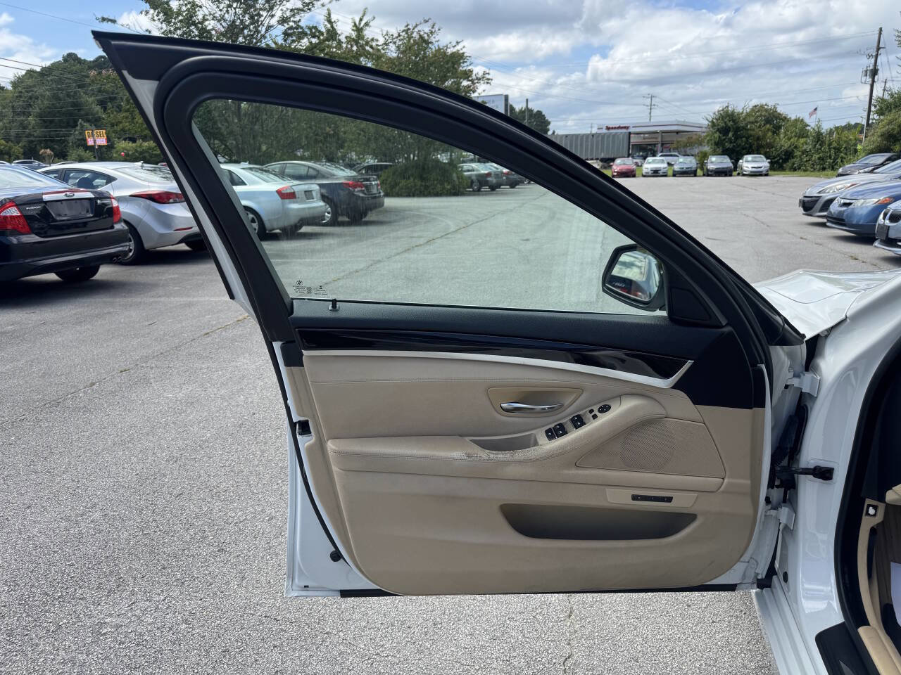 Used 2014 BMW 528i xDrive 528i xDrive AWD 4dr Sedan image 12