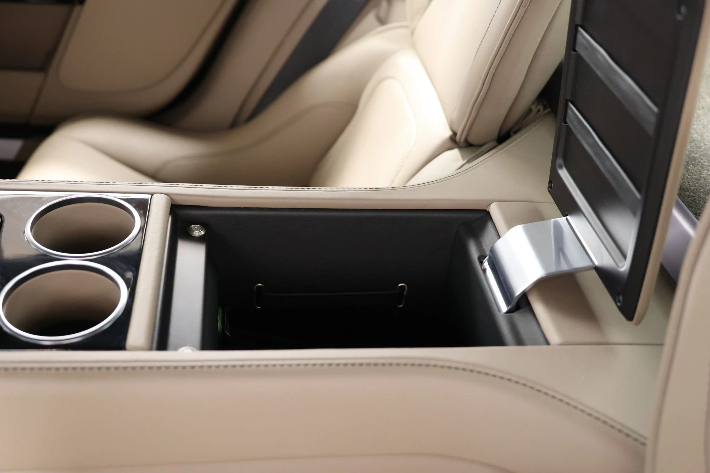 Used 2017 Aston Martin Rapide S image 38