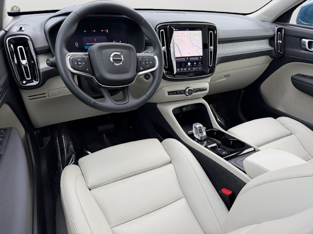 Certified 2024 Volvo XC40 B5 Plus w/ Climate Package AWD/4WD image 13