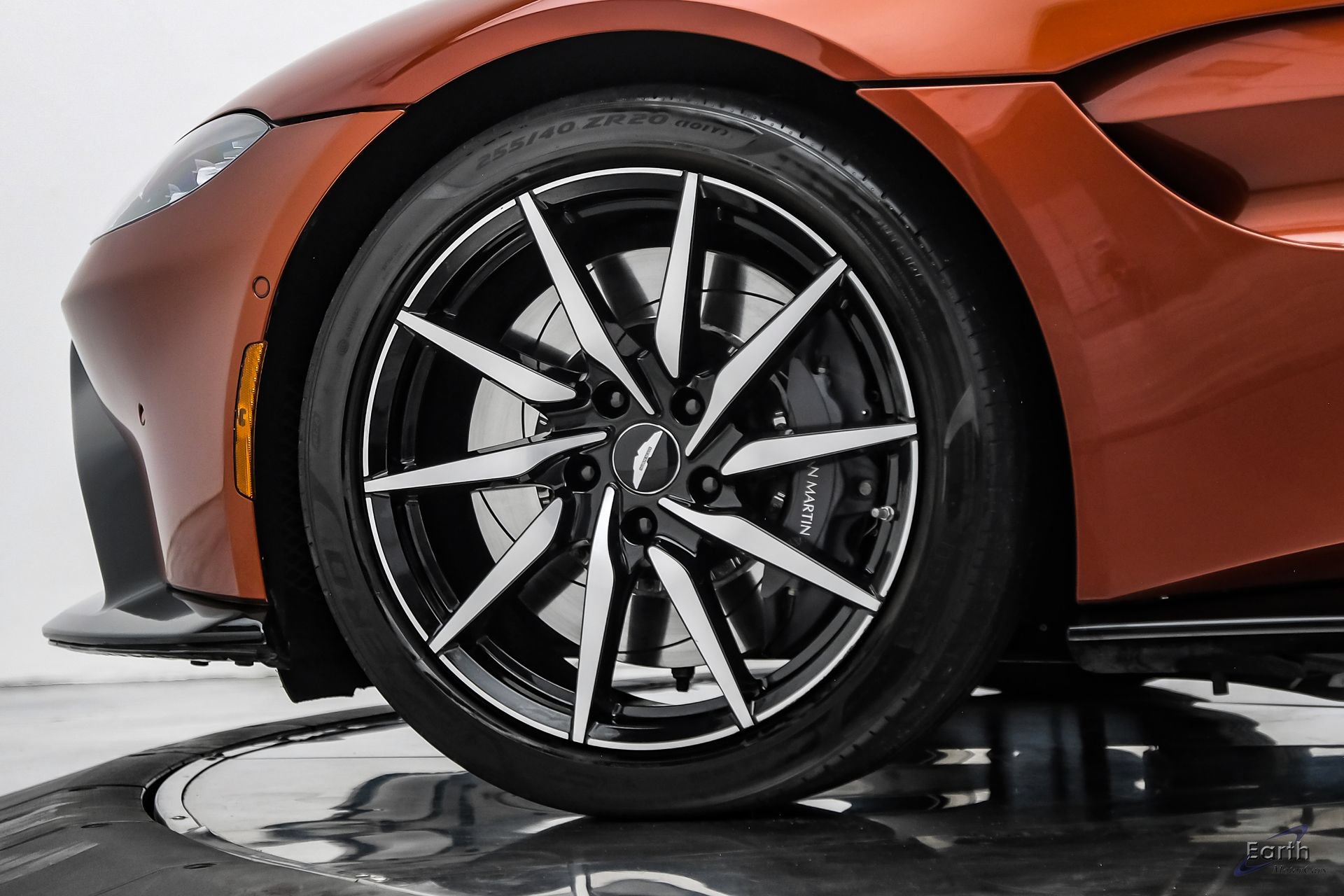 Used 2019 Aston Martin V8 Vantage Coupe RWD image 92