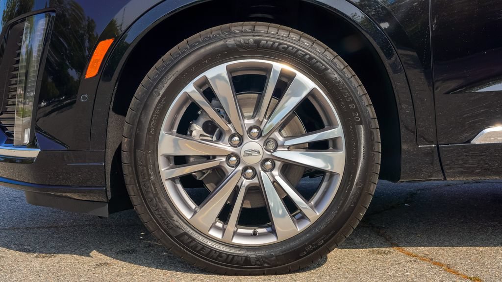 Used 2025 Cadillac XT6 Premium Luxury w/ Technology Package FWD image 9