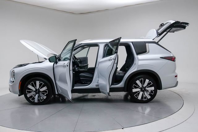 Used 2025 Mitsubishi Outlander SEL image 18