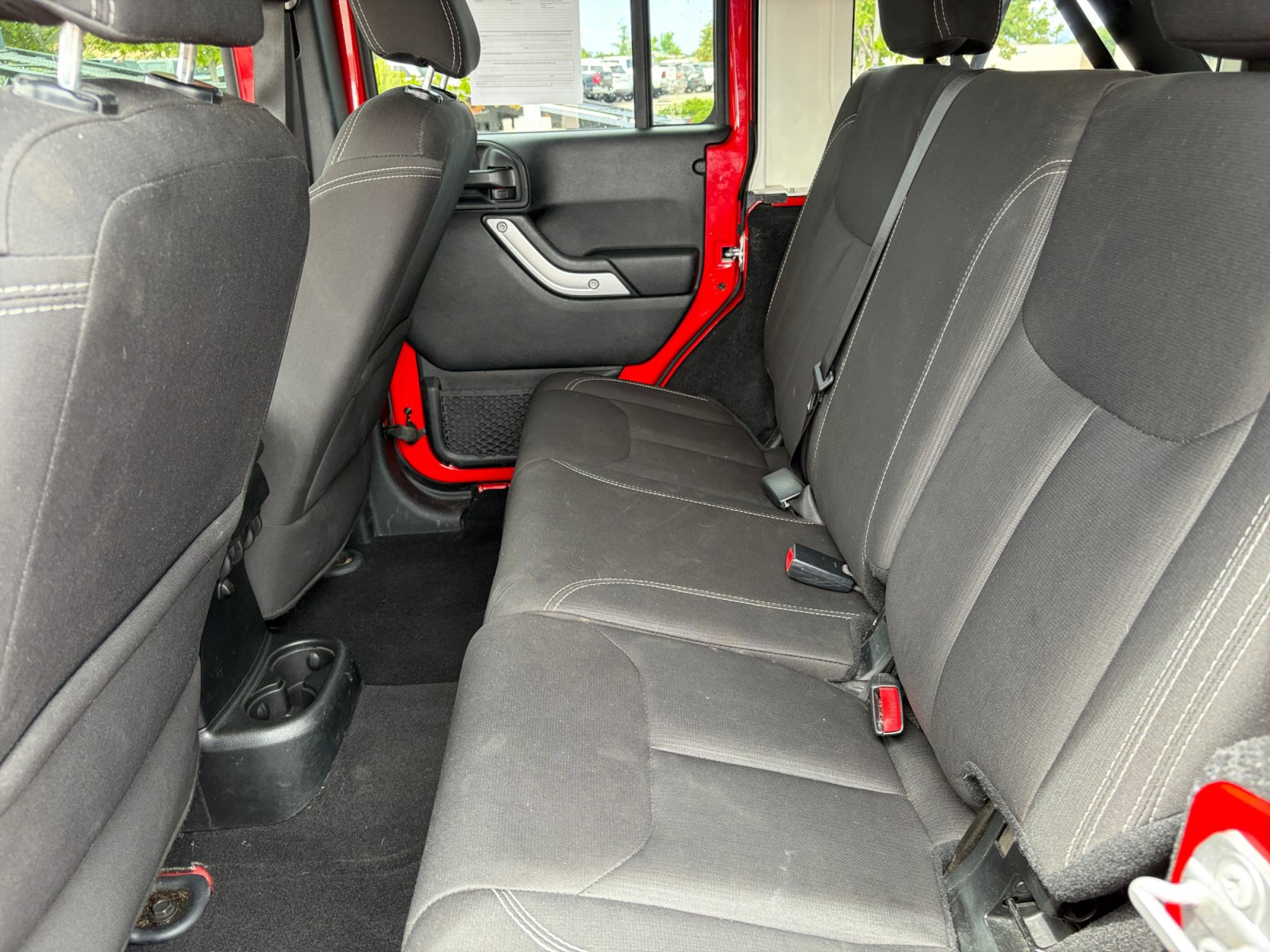 Used 2018 Jeep Wrangler Unlimited Sahara w/ Connectivity Group AWD/4WD image 17