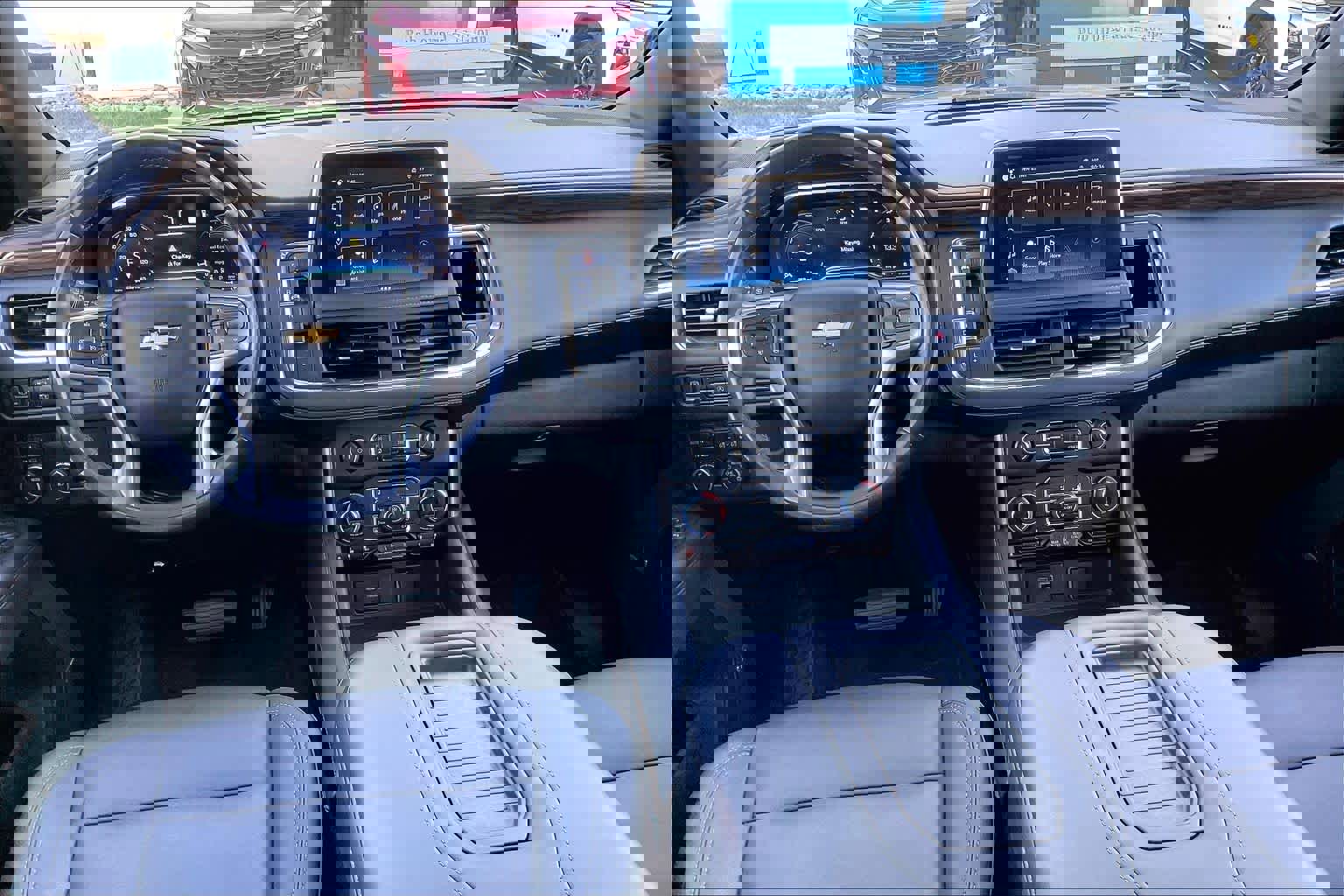 Used 2023 Chevrolet Suburban LT w/ Luxury Package image 14