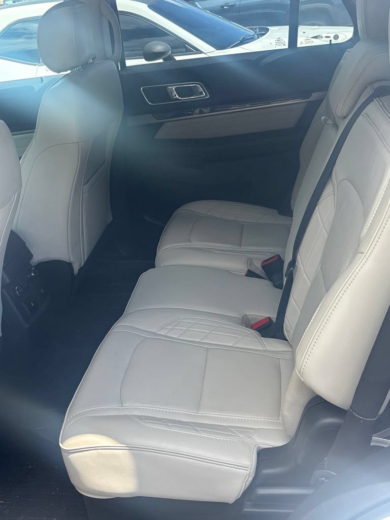 Used 2017 Ford Explorer Platinum AWD/4WD image 7