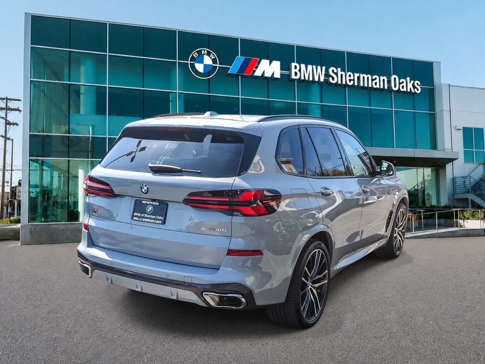 Used 2025 BMW X5 sDrive40i w/ M Sport Package RWD image 4
