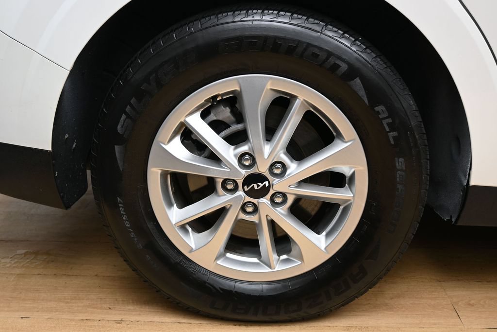Used 2022 Kia Carnival LX FWD image 13