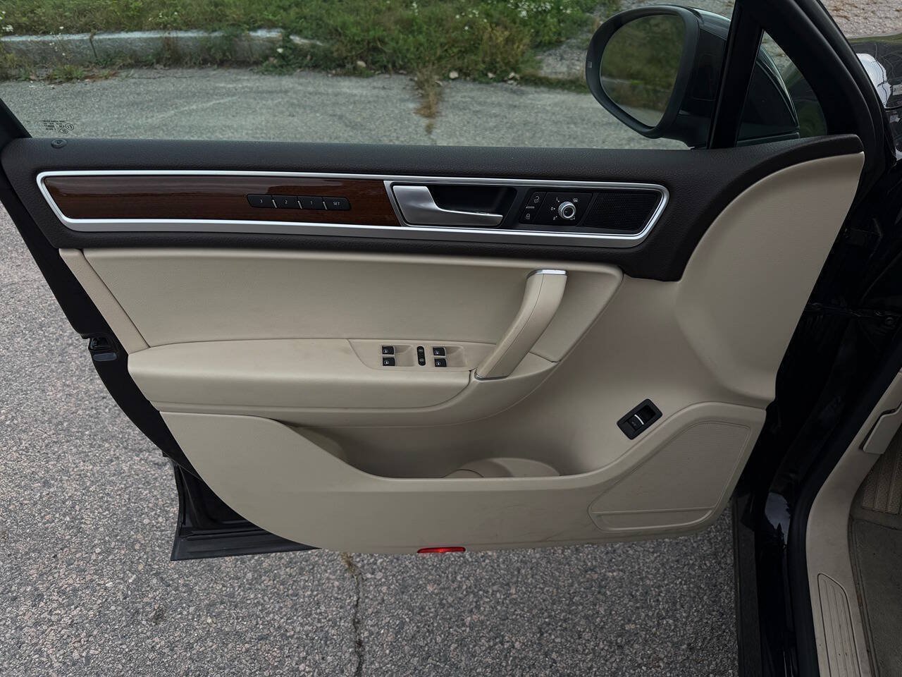 Used 2016 Volkswagen Touareg VR6 AWD/4WD image 9