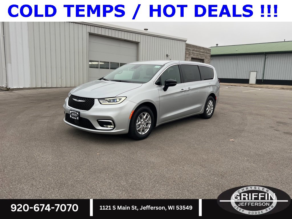 New 2026 Chrysler Pacifica Select image 2