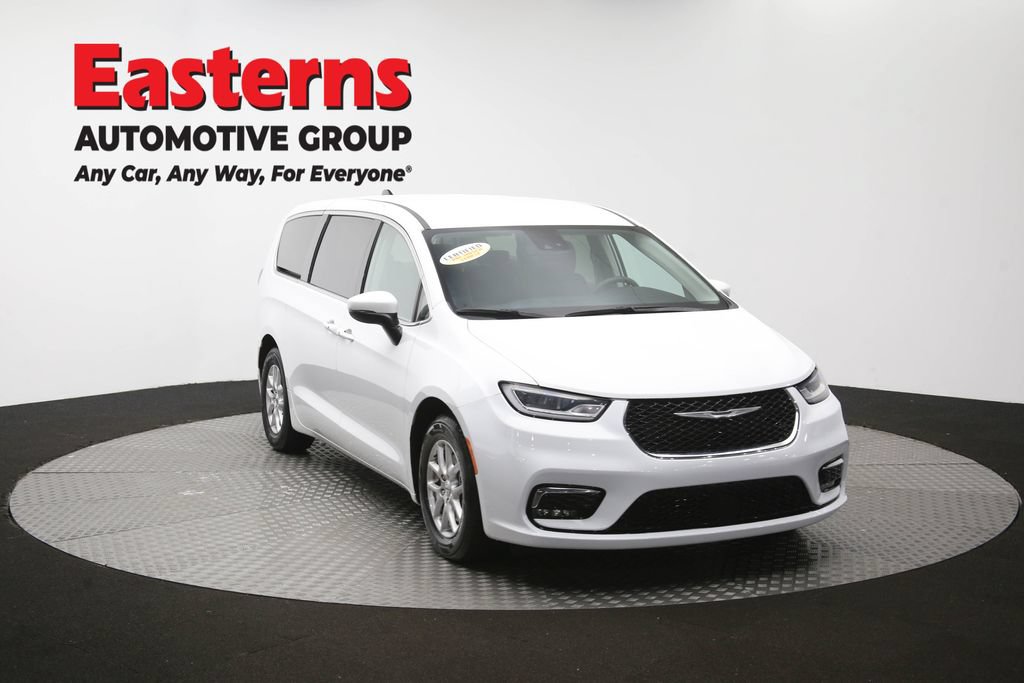 Used 2023 Chrysler Pacifica Touring-L FWD image 51