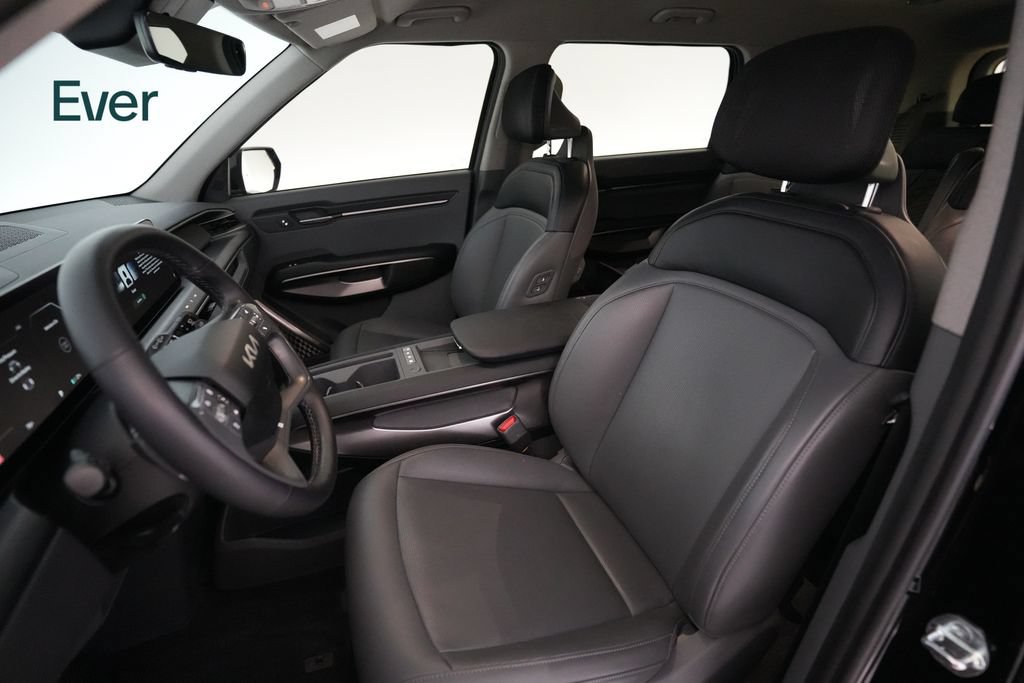 Used 2024 Kia EV9 Light Long Range RWD image 4