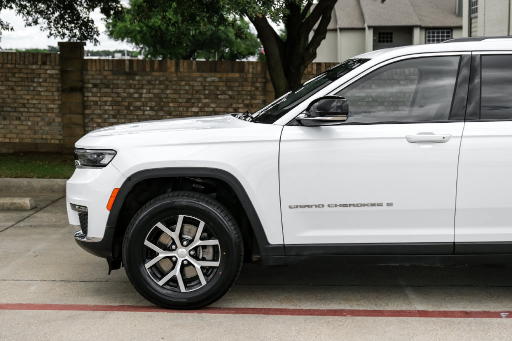 Used 2023 Jeep Grand Cherokee L Limited AWD/4WD image 22