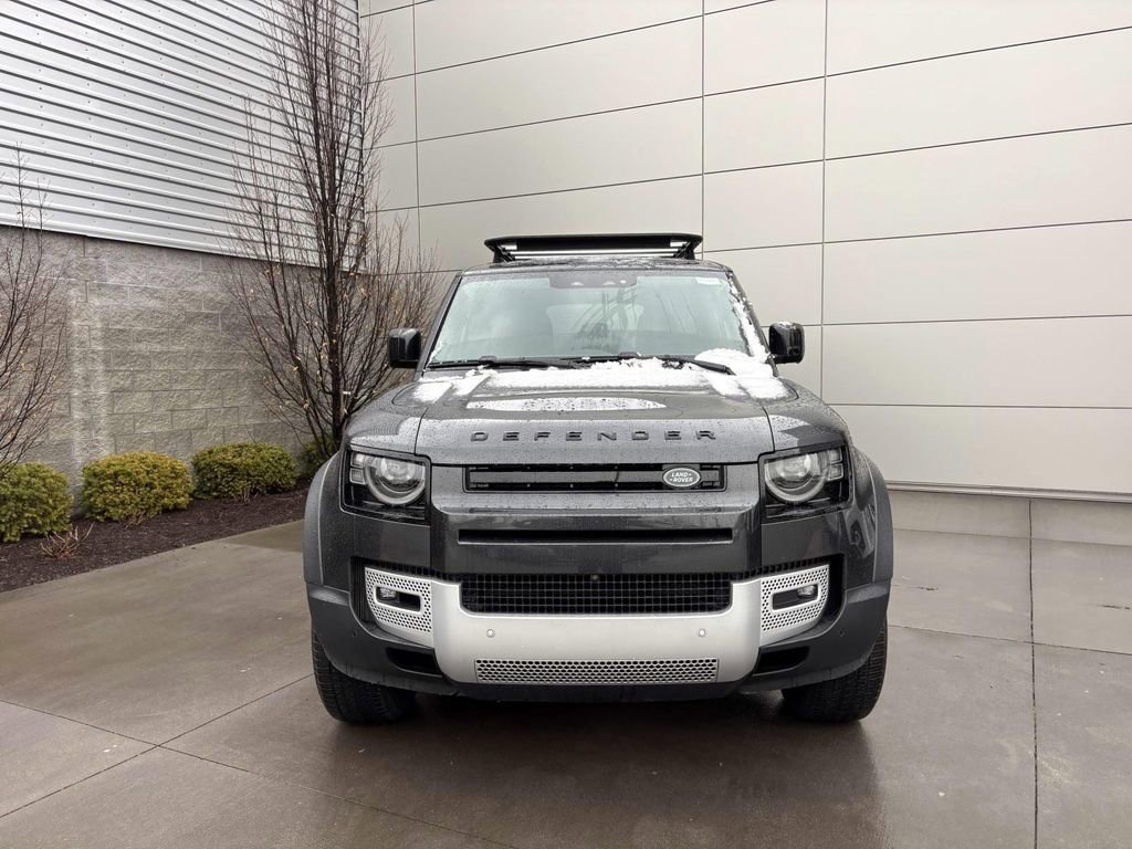 Used 2025 Land Rover Defender 110 S image 32