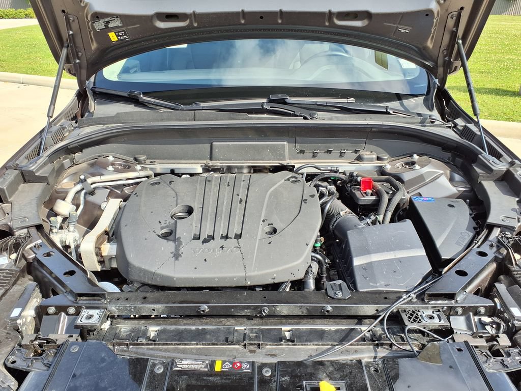 Certified 2025 Volvo XC60 B5 Plus AWD/4WD image 35