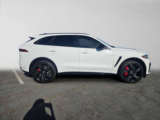 Used 2024 Jaguar F-PACE SVR AWD/4WD image 2